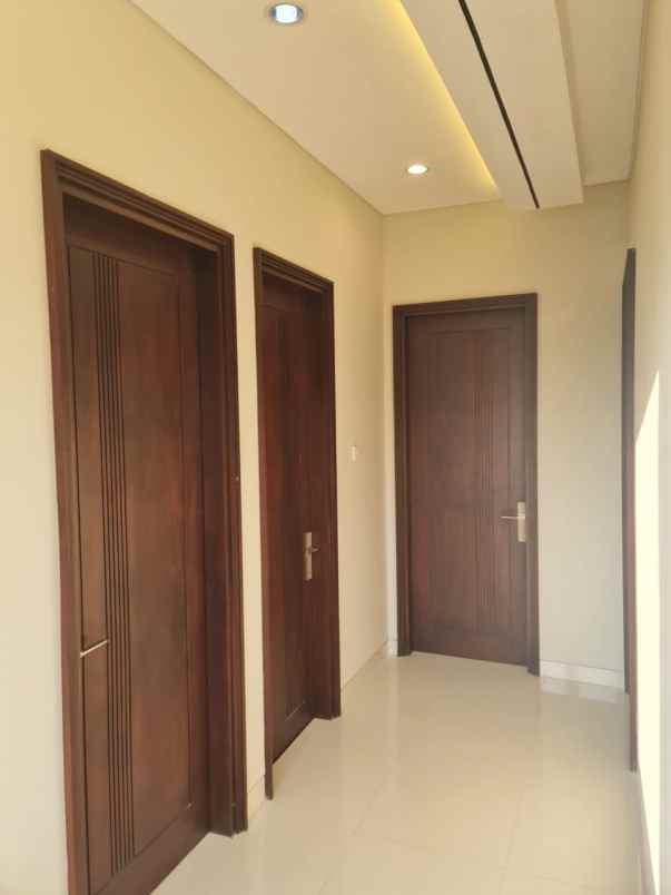 dijual rumah araya