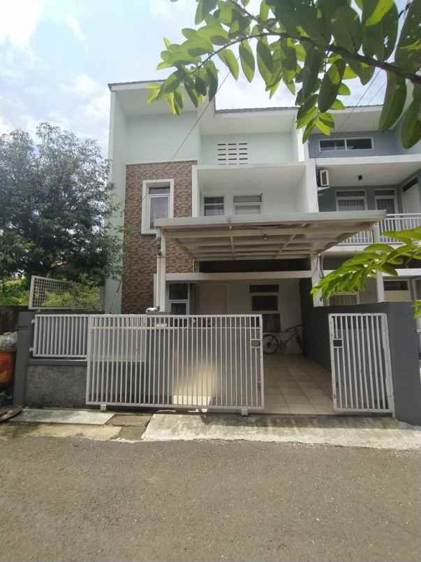 dijual rumah arcamanik