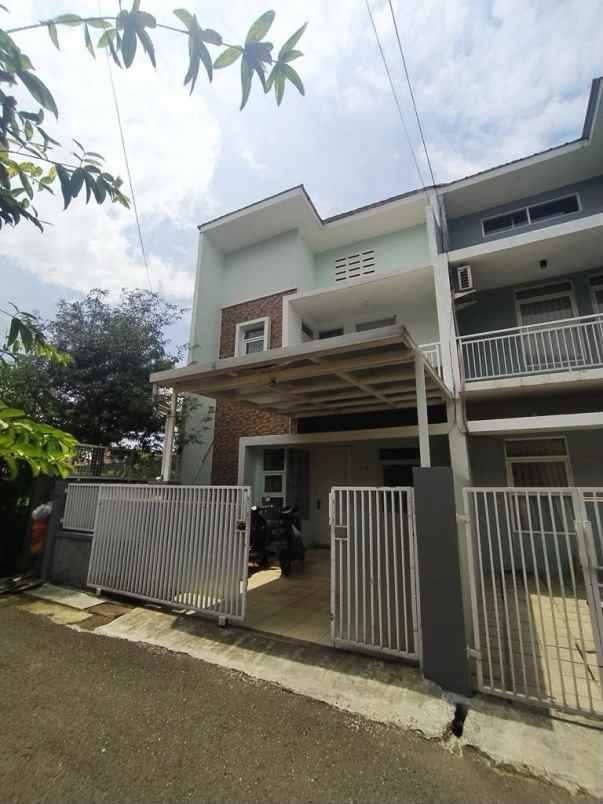 dijual rumah arcamanik