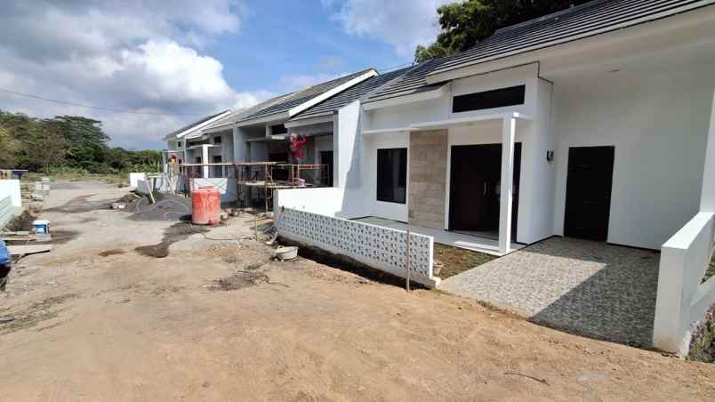 dijual rumah argomulyo