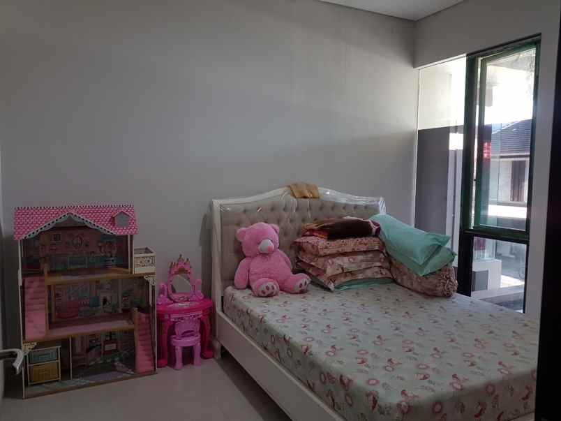 dijual rumah babatan pantai astoria park