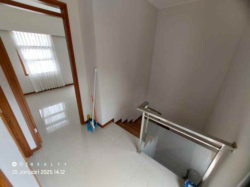 dijual rumah bali garden city view