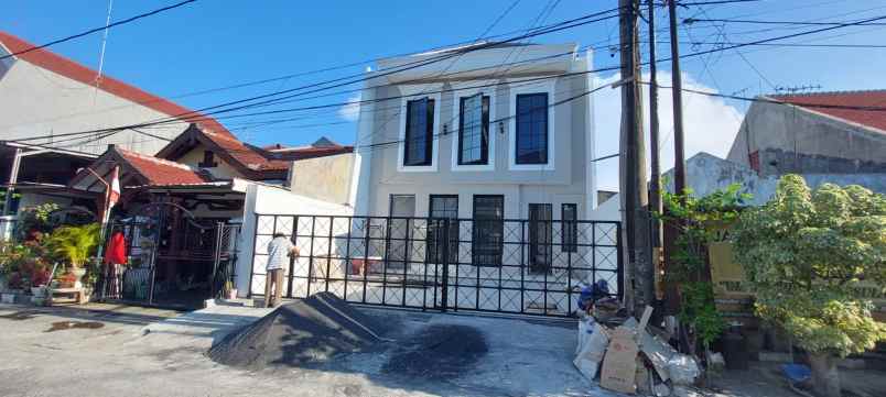 dijual rumah baratajaya