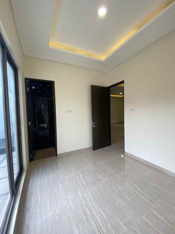 dijual rumah baru di citraland utama