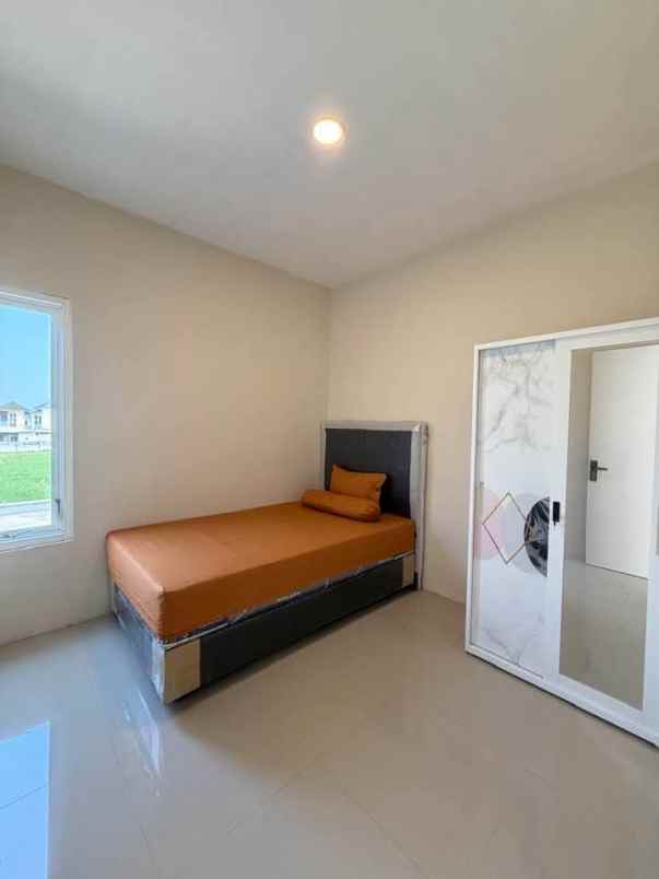 dijual rumah baru lokasi bakalan krajan