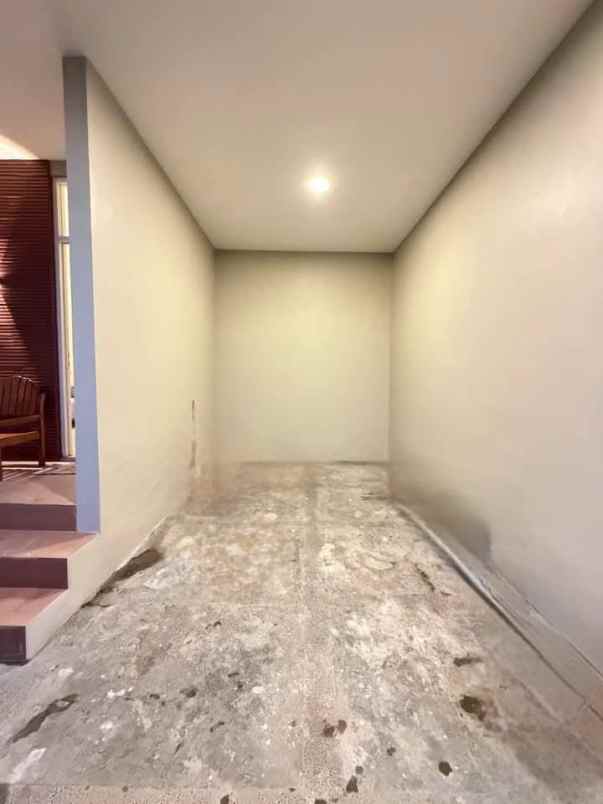 dijual rumah baru lokasi bakalan krajan