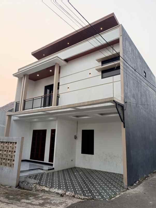 dijual rumah baru siap huni di tanah baru beji