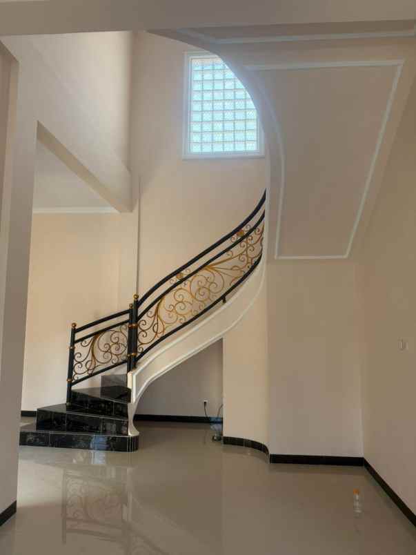 dijual rumah batiretno banguntapan bantul