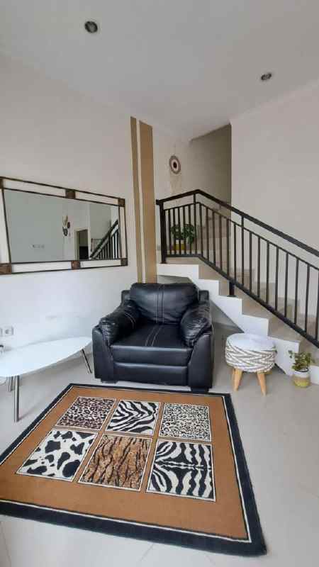 dijual rumah batu