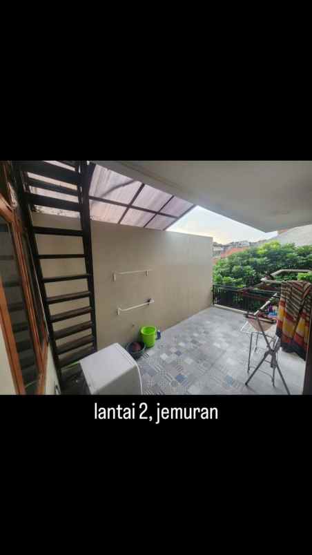 dijual rumah belakang mall pvj kota bandung