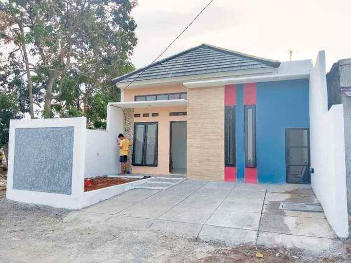 dijual rumah belakang perum telaga