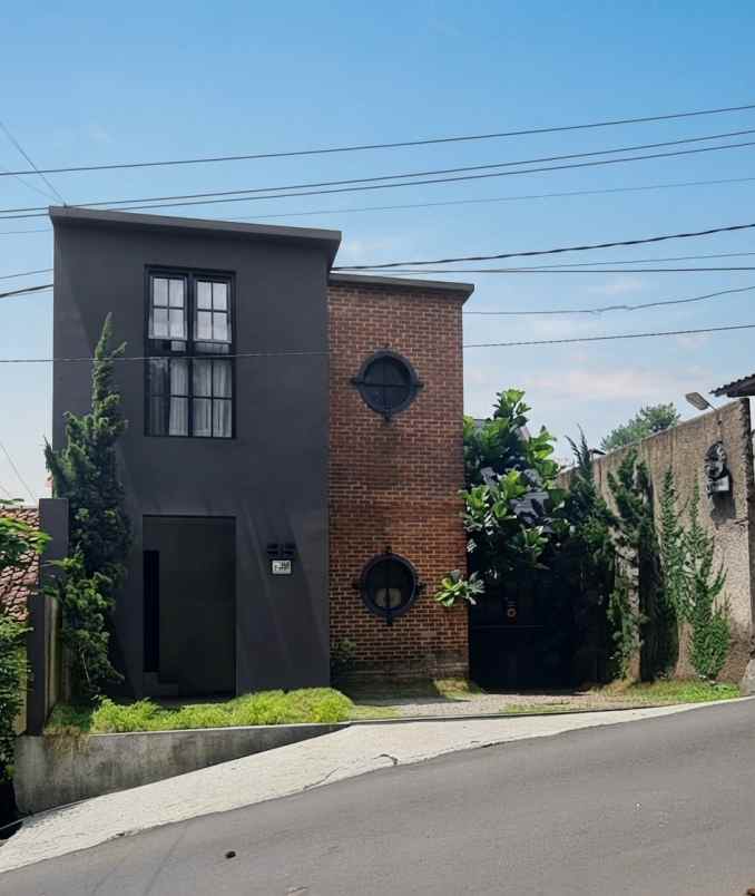 dijual rumah bukit pakar timur dago