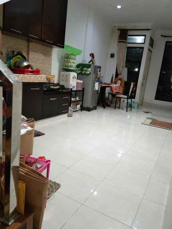 dijual rumah bumi sariwangi kel