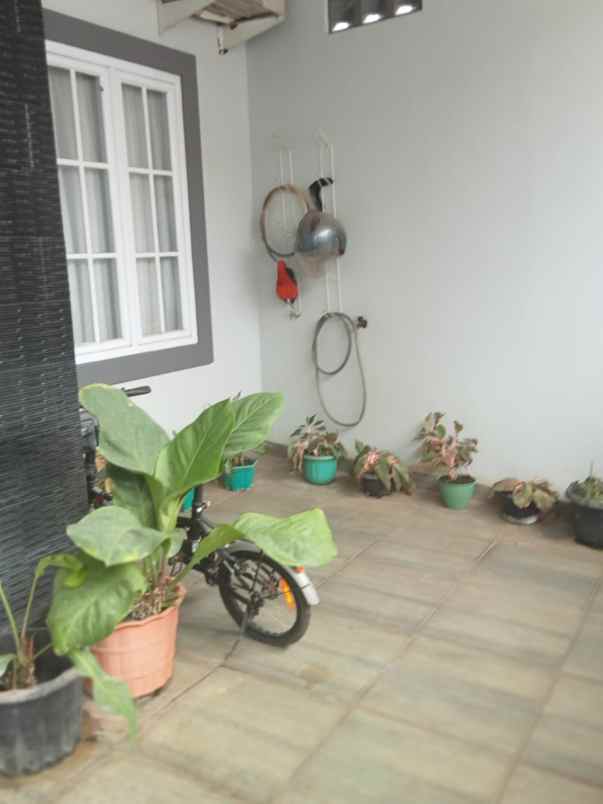 dijual rumah caman