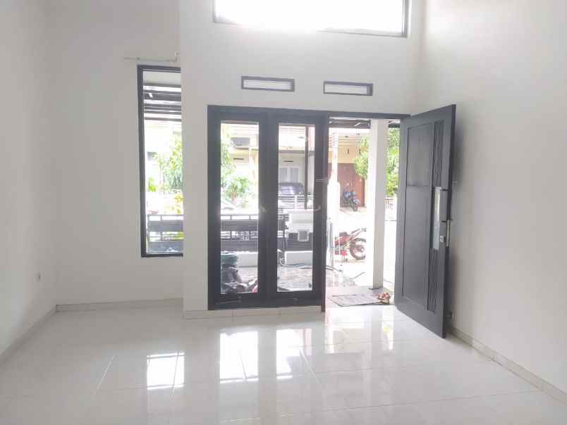 dijual rumah cantik permata jingga malang