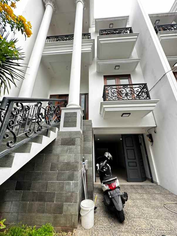 dijual rumah cempaka putih