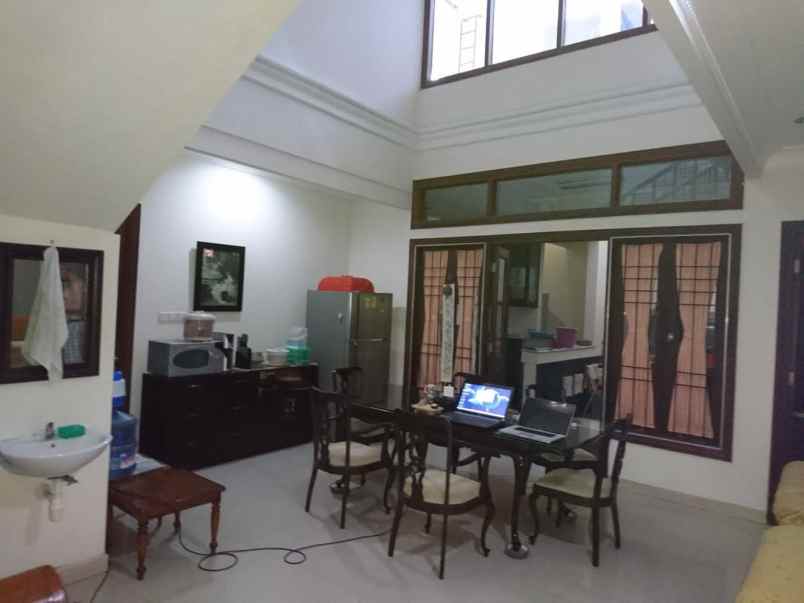 dijual rumah central park