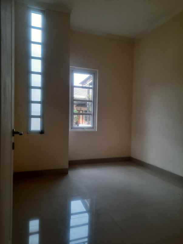 dijual rumah cibubur grand country