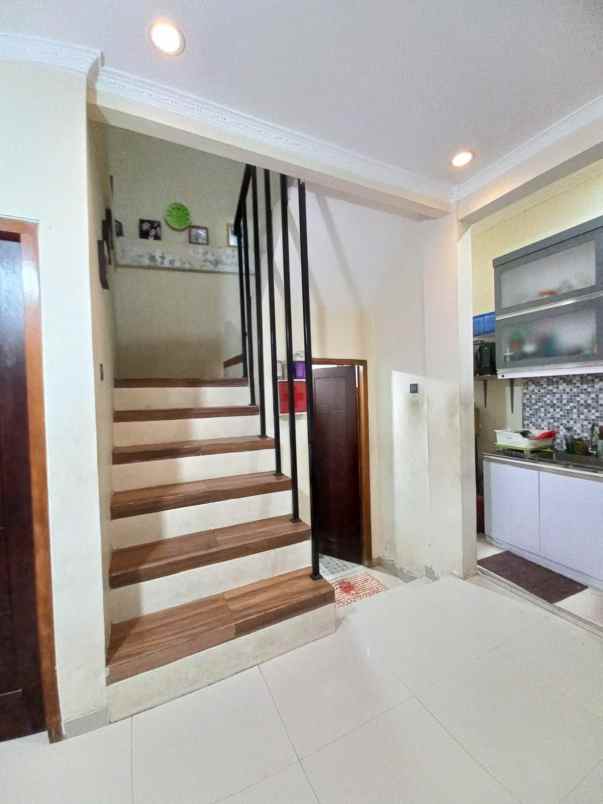 dijual rumah ciputat komplek patal senayan