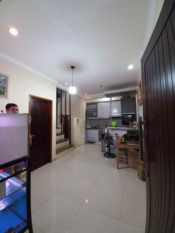 dijual rumah ciputat komplek patal senayan