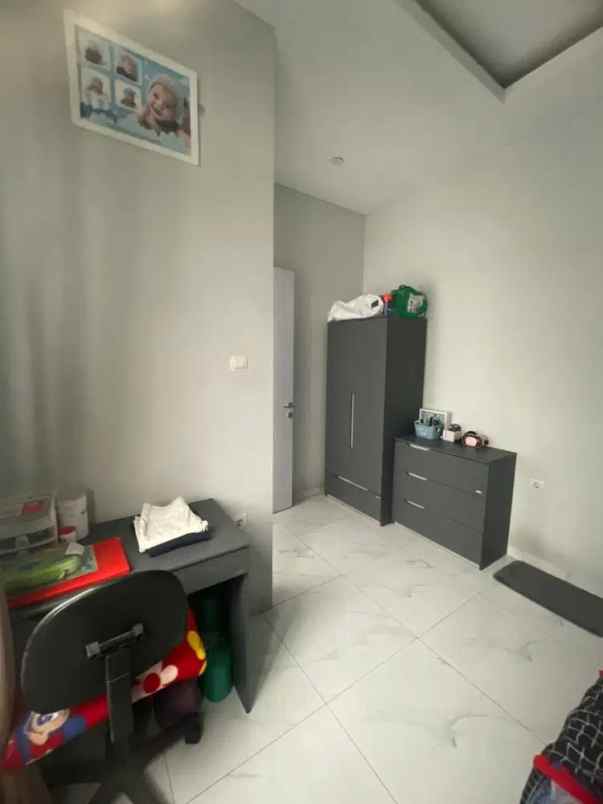 dijual rumah cisangkan