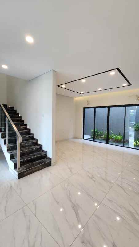 dijual rumah citraland utama woodland