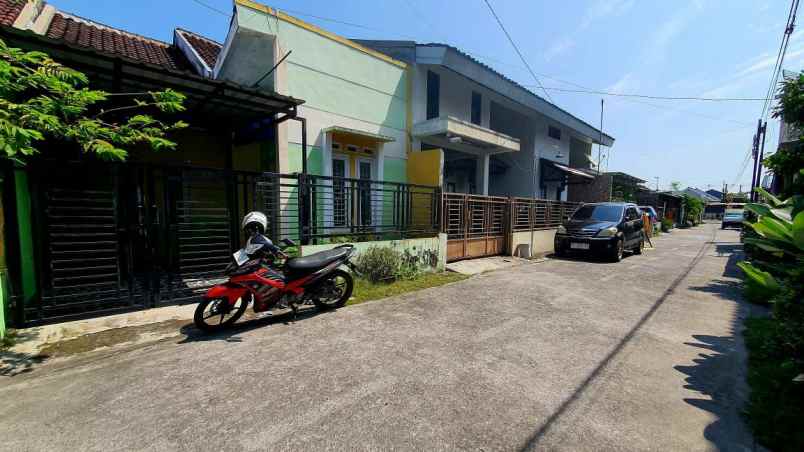 dijual rumah cluster cantik dekat pasar gumpang kts