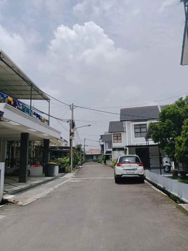 dijual rumah cluster edelweis