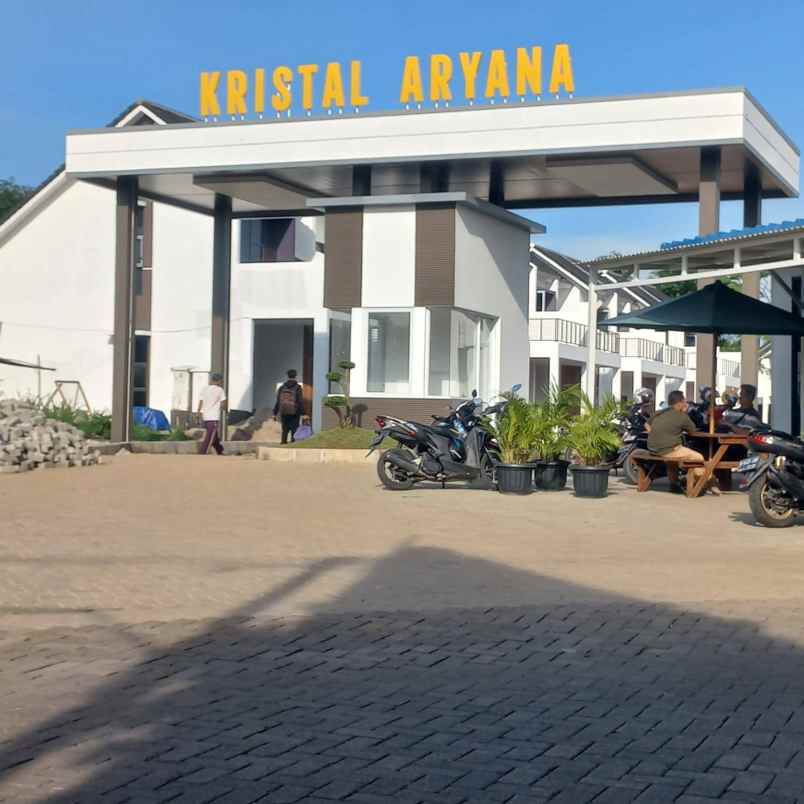 dijual rumah cluster kristal aryana