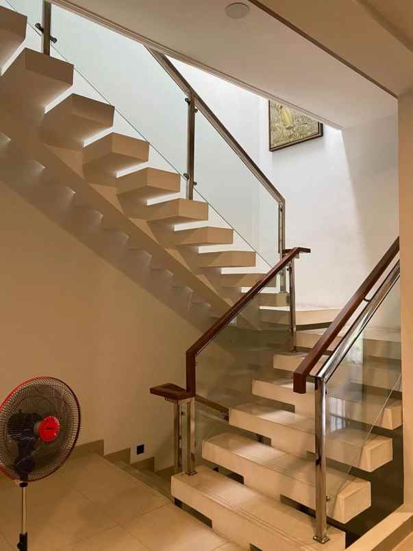 dijual rumah cluster sutera feronia