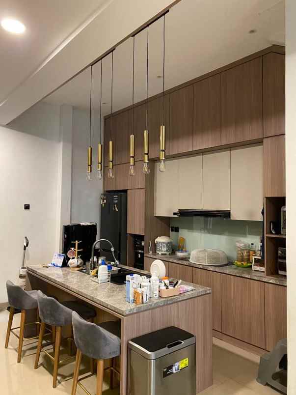 dijual rumah cluster sutera feronia