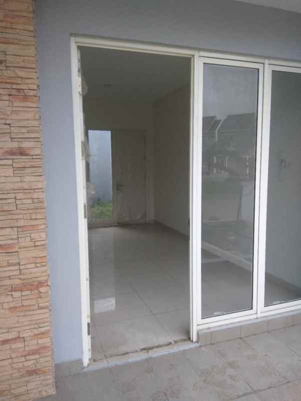 dijual rumah cluster vasana harapan indah
