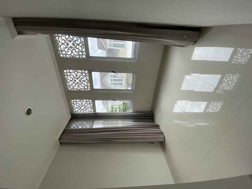 dijual rumah cluster whitsand greenwich