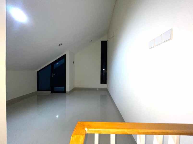 dijual rumah cluster yarra jgc jakarta