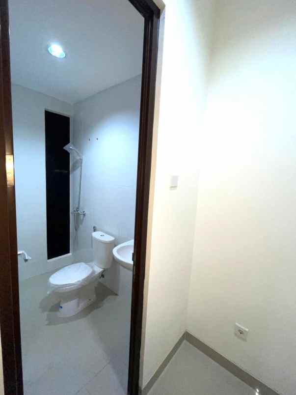 dijual rumah cluster yarra jgc jakarta