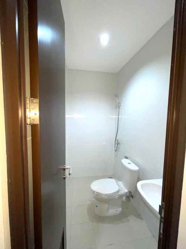 dijual rumah cluster yarra jgc jakarta