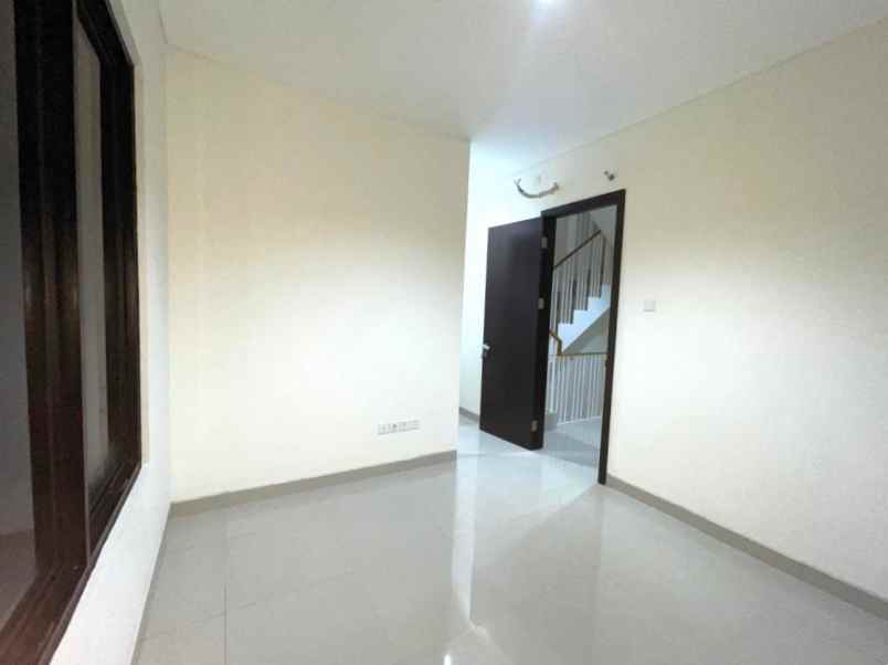 dijual rumah cluster yarra jgc jakarta