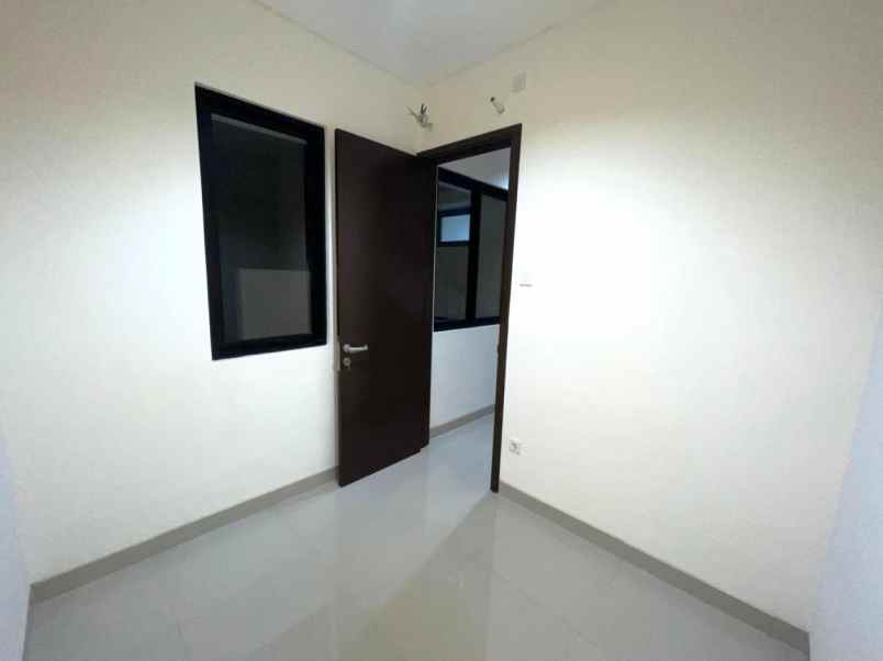 dijual rumah cluster yarra jgc jakarta