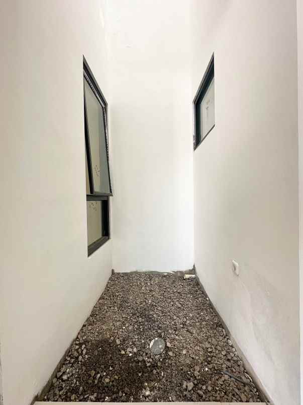 dijual rumah condet