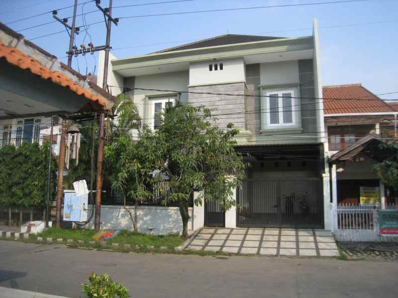 dijual rumah darmo baru barat