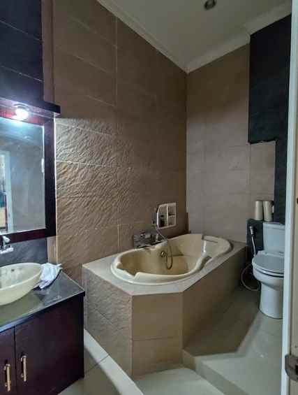 dijual rumah darmo indah