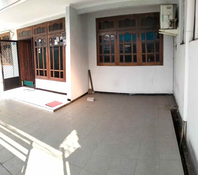 dijual rumah darmo indah selatan