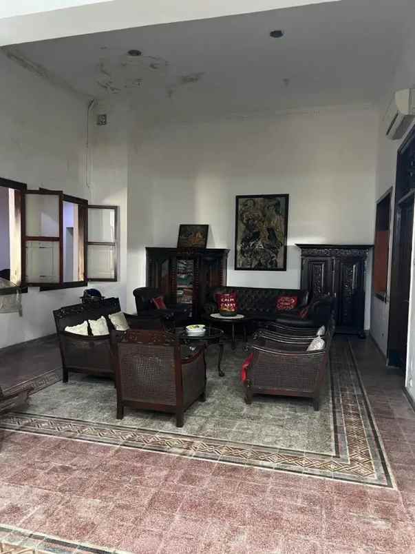 dijual rumah darmo kec wonokromo