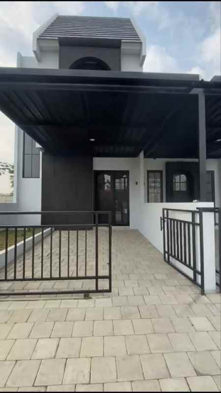 dijual rumah de naila park