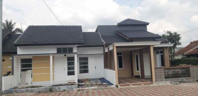 dijual rumah dekat perumahan bnr