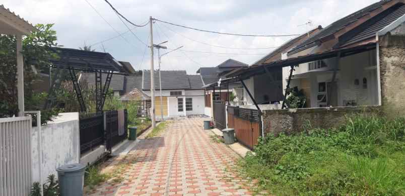 dijual rumah dekat perumahan bnr