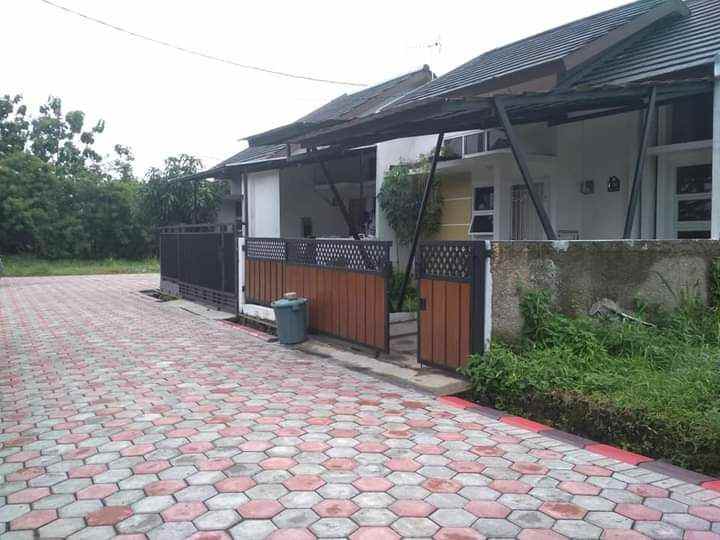 dijual rumah dekat perumahan bnr