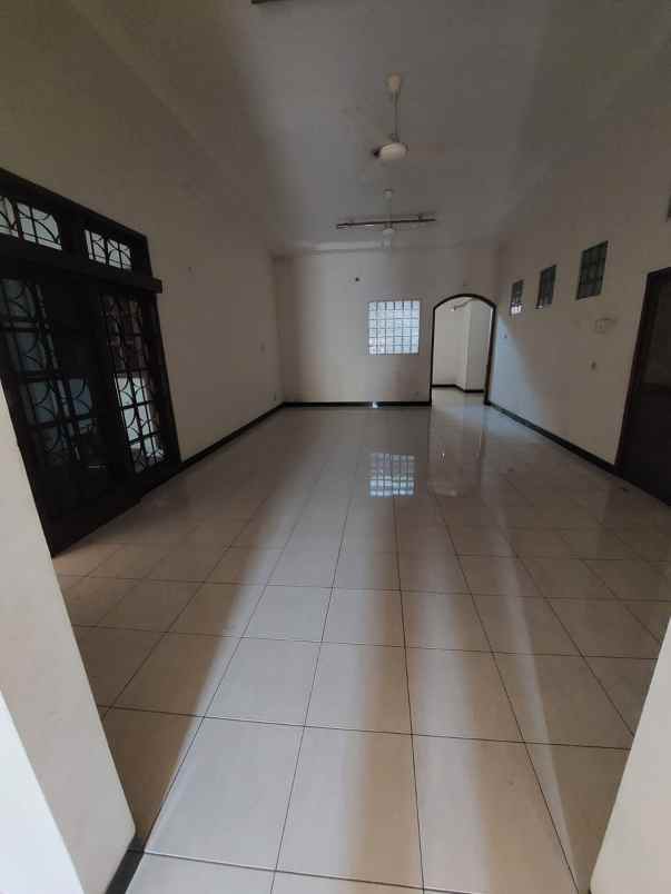 dijual rumah dharmahusada indah