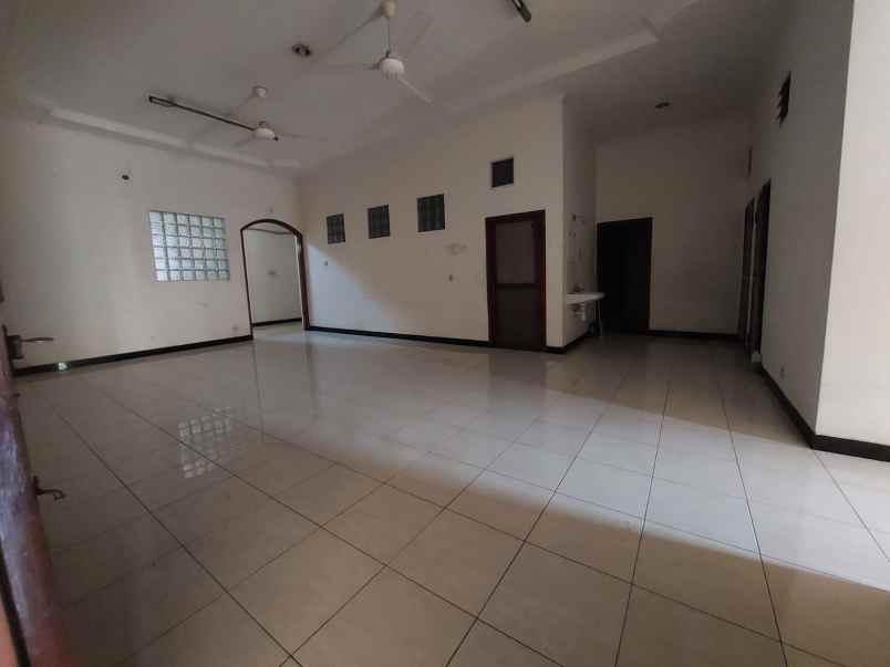 dijual rumah dharmahusada indah