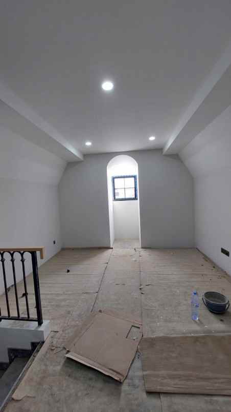 dijual rumah dharmahusada indah